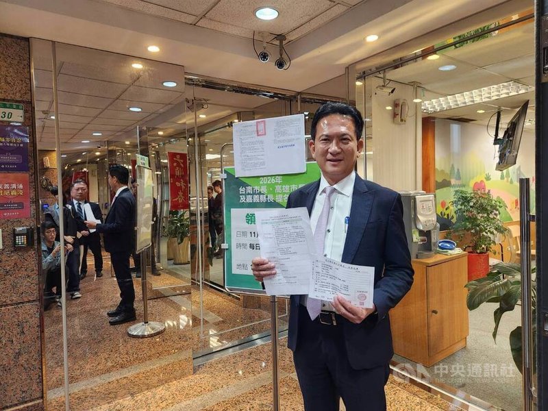 民進黨立委林俊憲（圖）10日完成民進黨台南市長初選登記，他說，希望當「桶箍」，把大家團結在一起。中央社記者葉素萍攝　114年11月10日