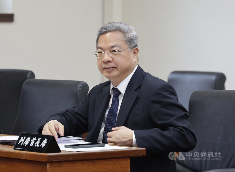 民眾黨立法院黨團總召黃國昌10日舉行記者會質疑，產創條例規定違法情節重大者不能申請補助，經濟部卻放水給予補助。經濟部長龔明鑫（圖）上午在立法院受訪表示，針對情節重大者，經濟部依據產創條例第70條授權訂定認定要點，並組成審查委員會就個案進行審查，如何認定是重大，可以再討論，但絕對沒有違法。中央社記者裴禛攝　114年11月10日