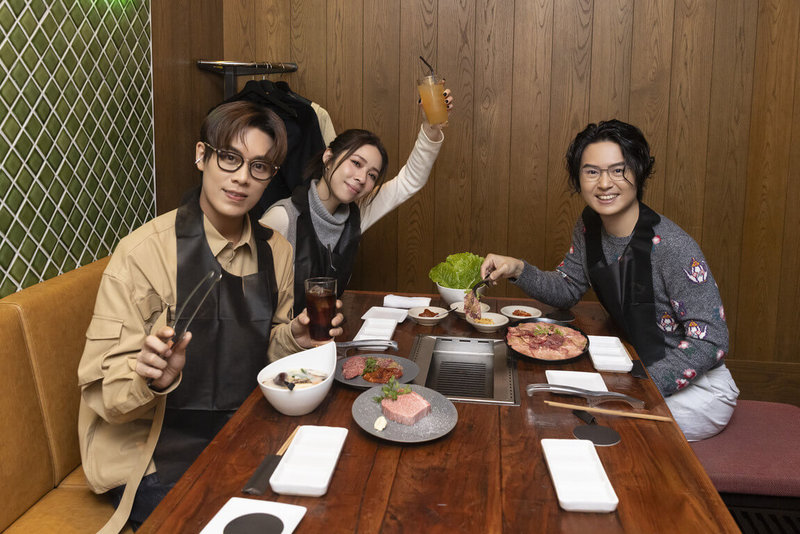 樂團告五人前往日本大阪、東京舉辦「Run, Run, Run! 黑夜狂奔」演唱會，期間恰逢立冬，他們選擇吃燒肉慶功兼進補。（相信音樂提供）中央社記者王心妤傳真　114年11月10日
