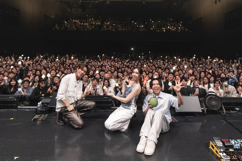 樂團告五人日前在日本大阪、東京舉辦「Run, Run, Run! 黑夜狂奔」演唱會，並表示，很珍惜每一次跟歌迷的相遇，期待之後在吉隆坡、新加坡、墨爾本、雪梨等地與歌迷見面。（相信音樂提供）中央社記者王心妤傳真　114年11月10日