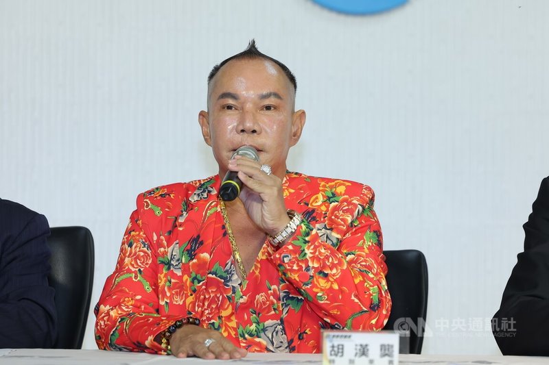 警政署刑事局10日舉行「AI影片技術濫用猖獗 籲民眾警惕『假名人』詐騙手法」打詐儀錶板記者會，「吊車大王」啟德機械董事長胡漢龑（圖）出席分享自己遭冒用的經歷。中央社記者翁睿坤攝  114年11月10日