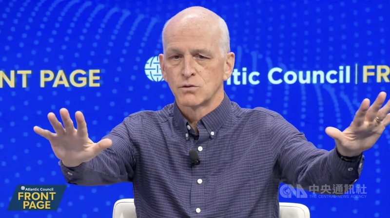 美國聯邦眾議員史密斯6日出席華府智庫「大西洋理事會」座談，回應對於邀請台灣參加環太軍演的立場。圖截自大西洋理事會直播網頁。中央社記者鍾佑貞華盛頓傳真 114年11月10日