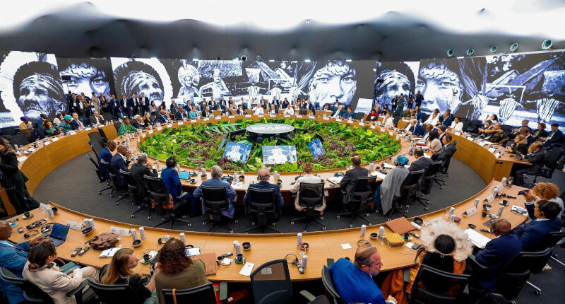 圖為聯合國氣候變化綱要公約第30次締約方會議於11月8日、9日舉行的領袖峰會。（圖取自x.com/Cop30noBrasil）