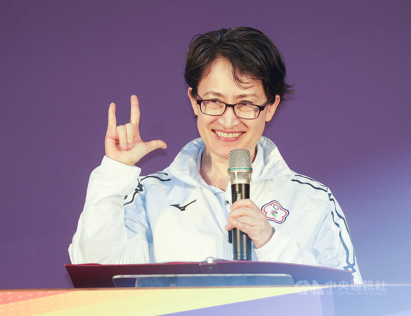 副總統蕭美琴（圖）10日下午在運動部出席2025年第25屆東京夏季達福林匹克運動會代表團授旗典禮，並以手語為選手加油打氣，期勉他們在東京聽奧一切順利、爭取佳績。中央社記者謝佳璋攝  114年11月10日