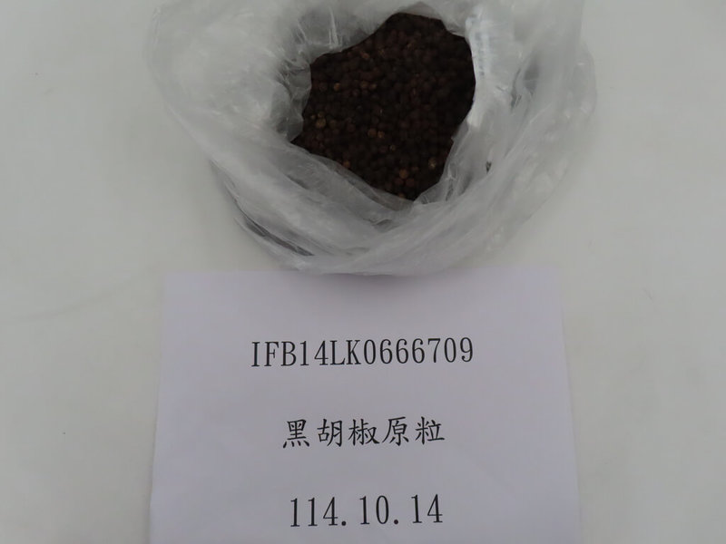 食藥署11日公布邊境檢驗不合格名單，有2批越南黑胡椒被檢出致癌物「蘇丹紅」，這次違規輸入業者名單出現曾進口中國蘇丹紅辣椒粉的屢犯。（食藥署提供） 中央社記者陳婕翎傳真　114年11月11日