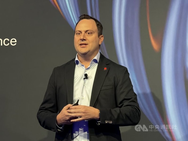 網通大廠思科亞太、日本及大中華區雲端和人工智慧（AI）基礎設施業務總經理米塞利（Simon Miceli）11日在Cisco Live亞太區大會上表示，97%的AI就緒領導企業已能以更高效率及更大規模推動AI部署，並獲得相關投資回報。中央社記者吳家豪墨爾本攝　114年11月11日