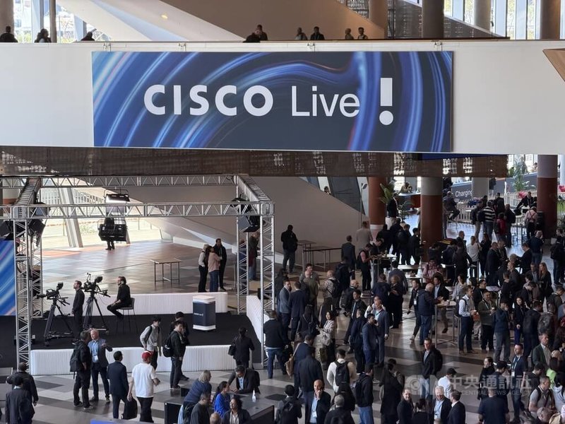 網通大廠思科11日在澳洲墨爾本舉辦Cisco Live亞太區年度大會，探討人工智慧（AI）就緒型資料中心、智慧職場、數位韌性等議題，並向與會者展示創新技術。中央社記者吳家豪墨爾本攝　114年11月11日