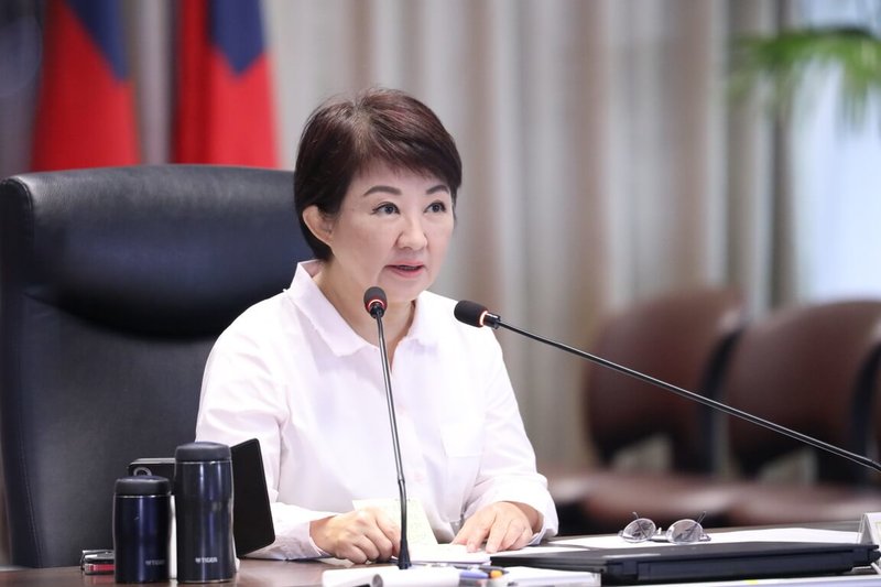 颱風鳳凰逼近，台中市長盧秀燕11日在市政會議中表示，下午3時她將召開台中市鳳凰颱風災害應變中心會議，並宣布一級開設。（台中市政府提供）中央社記者郝雪卿傳真  114年11月11日