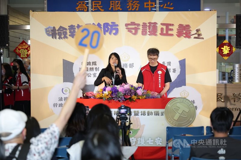 法務部行政執行署11日上午舉辦「檢執聯防 守護正義」拍賣活動，現場喊價熱烈。中央社記者翁睿坤攝　114年11月11日