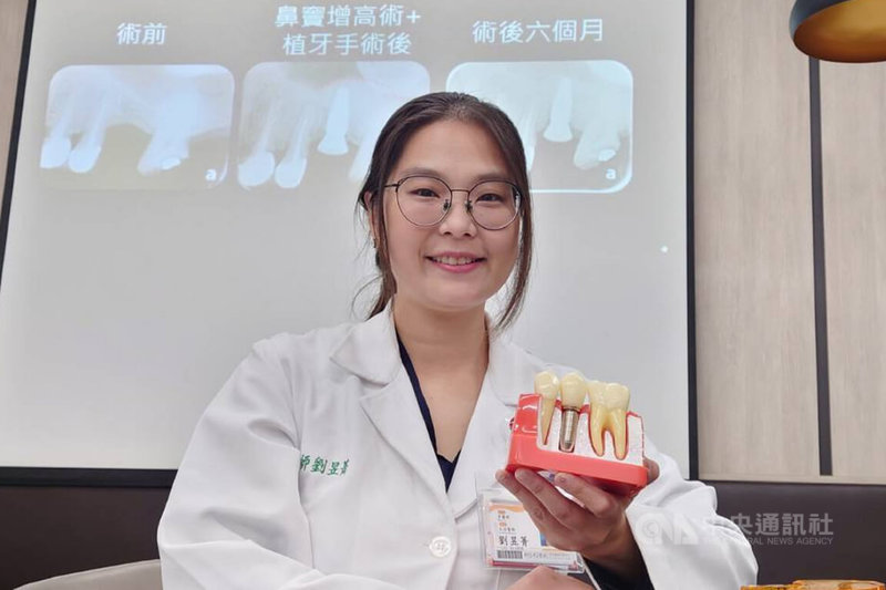 奇美醫院牙醫部主治醫師劉昱菁（圖）11日在院內衛教宣導會表示，「創新骨緻密逆鑽針系統」能有效將缺牙區鬆軟骨質緻密化，提高植牙成功率。中央社記者楊思瑞攝　114年11月11日