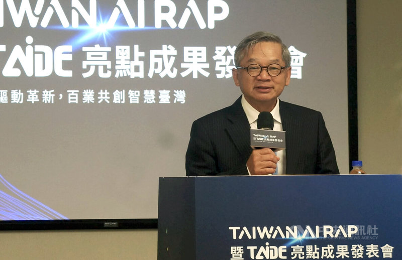 國科會轄下國研院國網中心11日舉辦「TAIWAN AI RAP暨TAIDE亮點成果發表會」，國科會主委吳誠文表示，期望TAIWAN AI RAP平台未來廣為各領域所使用，加速實現百工百業導入AI的目標。中央社記者趙敏雅攝　114年11月11日