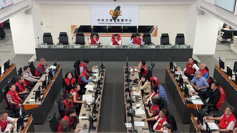 中央災變中心11日晚間表示，受颱風鳳凰影響，大豪雨造成宜蘭縣仍有49處積淹水，目前全國一般災情共計158件、33傷。（中央災變中心提供）中央社記者黃麗芸傳真　114年11月11日