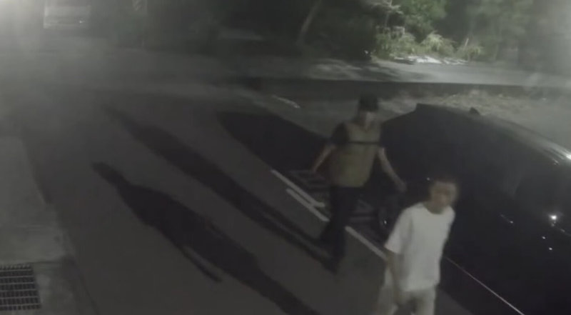 台中市梧棲區卓姓男子住家大門未鎖好，10日遭闖空門。警方掌握2名犯嫌特徵，全力偵辦。（民眾提供）中央社記者趙麗妍傳真　114年11月11日