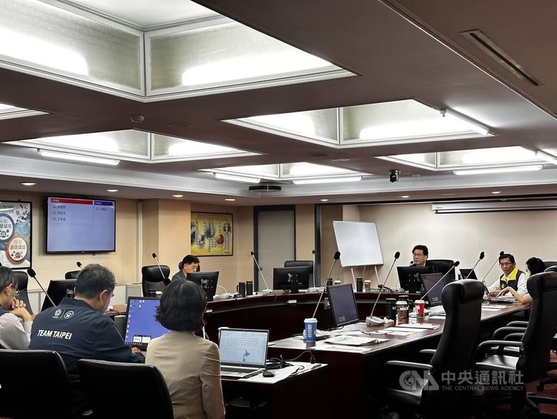 台北市議會財政建設委員會12日進行專案報告，台北市產業發展局長陳俊安答復議員質詢提到，預估輝達進駐後，北士科常駐就業人口可達約5.5萬到6萬人。中央社記者劉建邦攝　114年11月12日