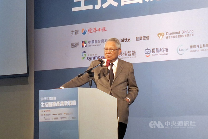 國光生技董事長詹啟賢12日出席經濟日報2025年生技論壇，他以「國家安全與醫藥產業韌性」為題發表演講。中央社記者何秀玲攝　114年11月12日