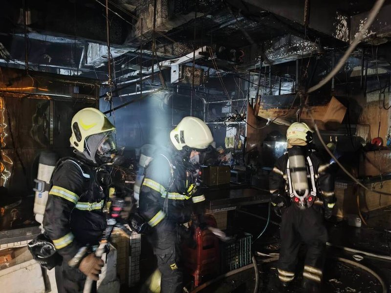 澎湖最大的馬公北辰市場,13日凌晨傳火警,警消近1小時灌救撲滅,燒毀多個攤販,幸未傳出人員傷亡,起火原因由消防局調查釐清。(澎湖縣消防局提供) 中央社 114年11月13日