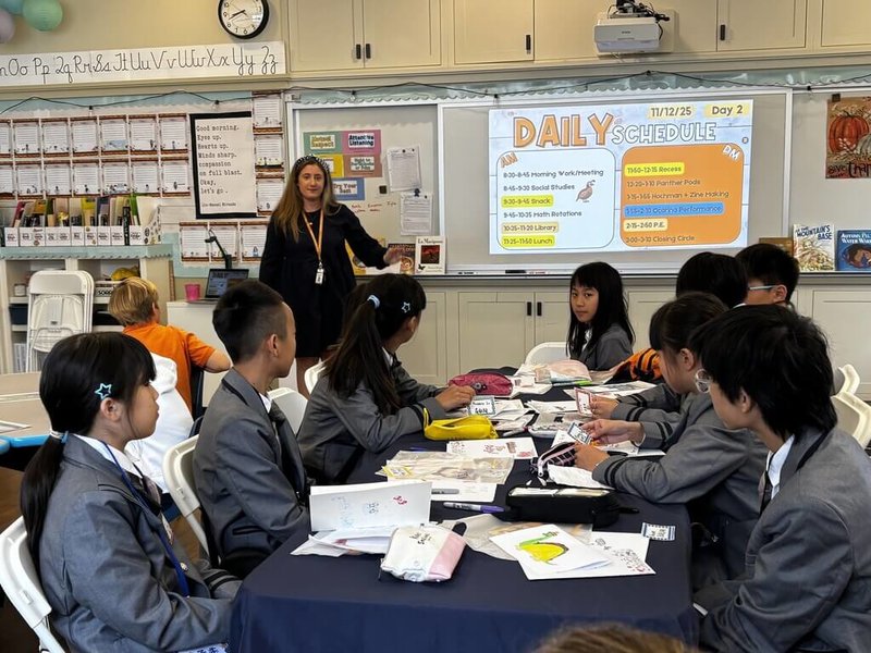 國立台北教育大學附設實驗國民小學的19名學生，赴美交流。他們到洛杉磯郊區的巴沙迪納（Pasadena）Polytechnic School，與當地小學生一起上課。（北師附小洛杉磯校友會提供）中央社記者林宏翰傳真　114年11月13日