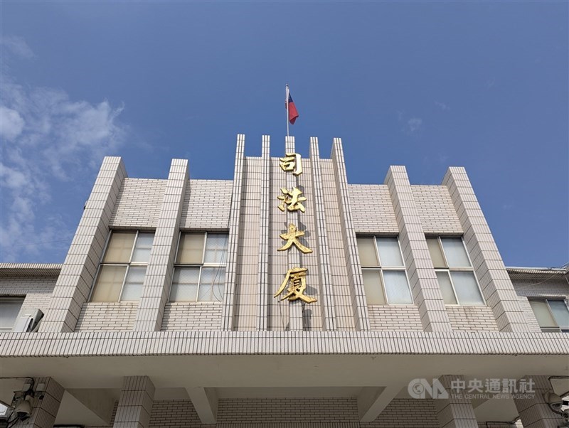 董姓男子因販售甲基安非他命給他人，以及在機場替同夥從台灣運輸甲基安非他命至金門行為把風，金門地方法院12日依販賣、運輸二級毒品等罪判處應執行有期徒刑8年2月。（中央社檔案照片）