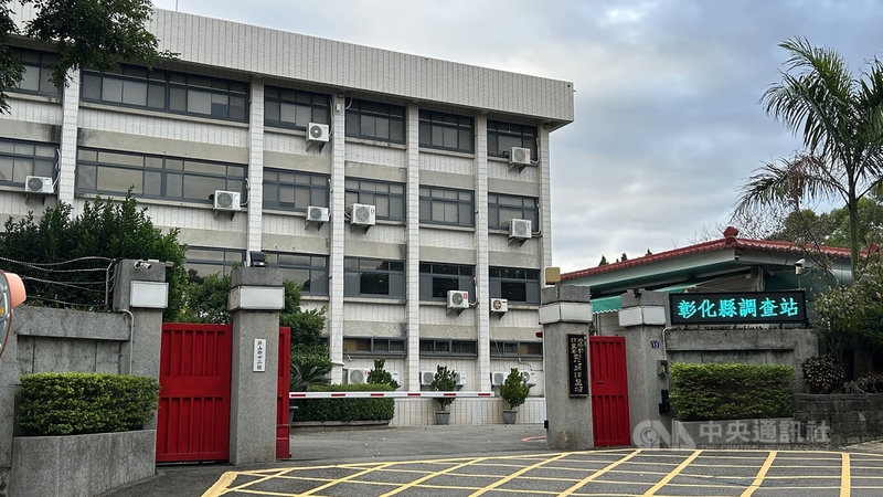 彰化縣文雅畜牧場生產的雞蛋被驗出屬於環境用藥的芬普尼，彰化地方檢察署分案調查，畜牧場陳姓負責人及妻子也被帶回彰化縣調查站（圖）說明，全案朝違反動物用藥品管理法及食品安全衛生管理法等嫌疑偵辦。中央社記者吳哲豪攝　114年11月13日