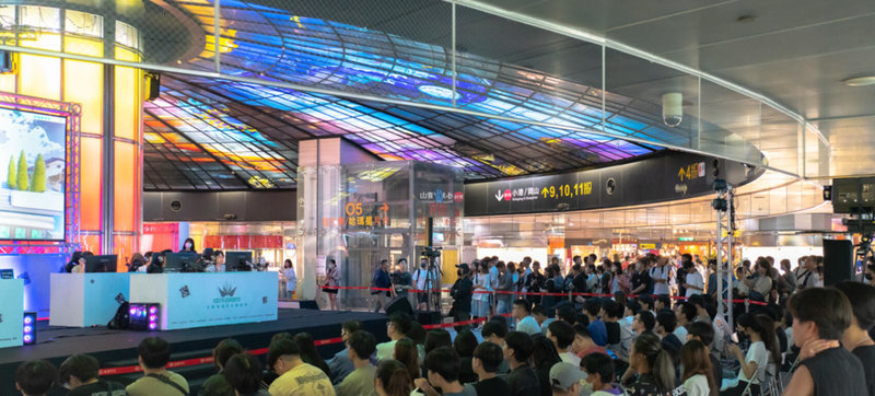 「全國電競青年錦標賽 × KAOHSIUNG ESPORTS SHOWDOWN」將在15、16日迎來最終戰，競賽項目「快打旋風」、「特戰英豪」決賽選手將齊聚高雄捷運美麗島站光之穹頂，爭奪總獎金。（高雄市青年局提供）中央社記者林巧璉傳真　114年11月13日