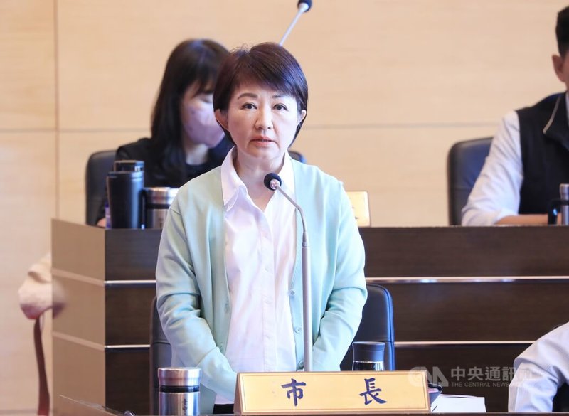 台中市廚餘去化問題，國民黨籍市議員陳文政建議由台糖成立蒸煮中心，台中市長盧秀燕（圖）認為，若豬農有事耽擱，廚餘放涼了載回又孳生細菌，市府將多方評估廚餘去化方式。中央社記者趙麗妍攝 114年11月14日