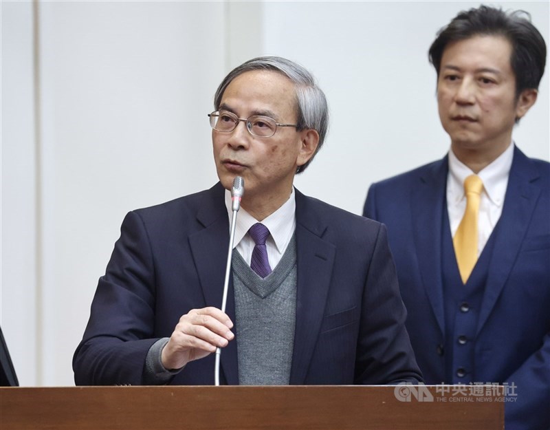 圖為財政部次長阮清華。（中央社檔案照片）