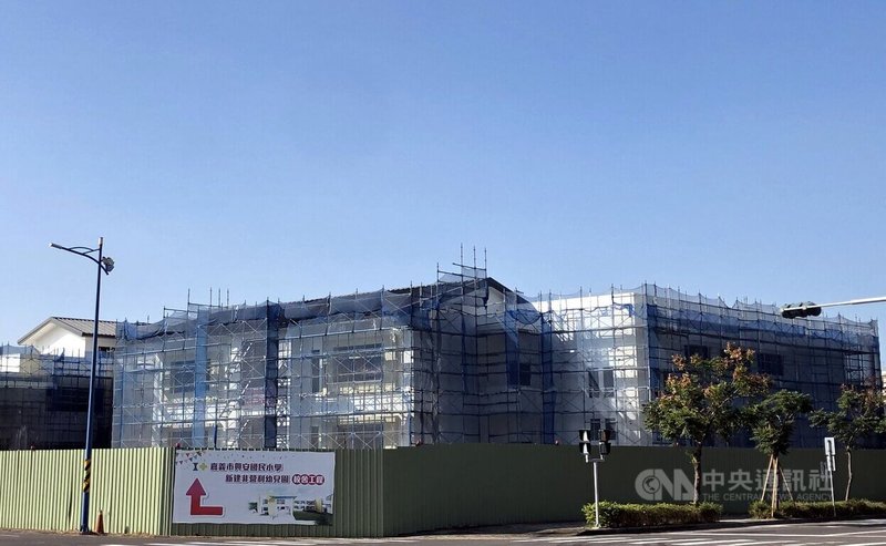 嘉義市興安國小新建幼兒園設計融合生態、文化與美學，並結合鄰近公園的自然景觀，工程預計115年5月底完工，9月可招收168名幼童。中央社記者黃國芳攝　114年11月14日