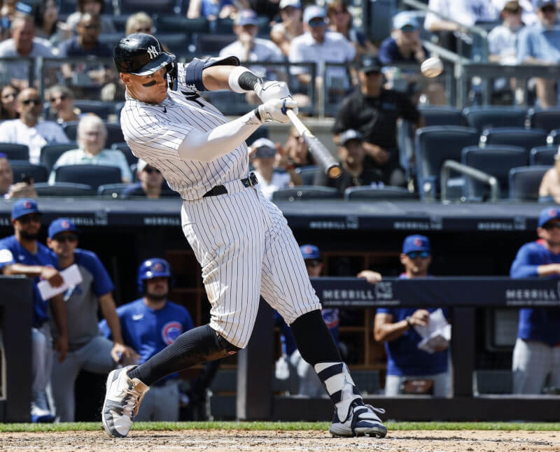 MLB洋基隊「法官」賈吉（前）蟬聯美聯最有價值球員，這是他第3度獲獎。（共同社）