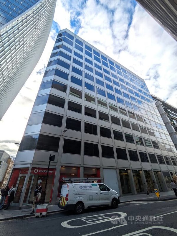 出身中國的陳志主導大型跨國犯罪集團，從事詐騙、洗錢和人口販運，10月遭英、美政府制裁。圖為陳志在倫敦金融城持有的辦公大樓。中央社記者陳韻聿倫敦攝　114年11月14日