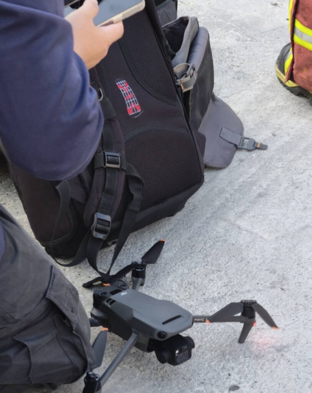 台中市消防局日前於龍井工廠火警中，被民眾拍到使用中國製造的無人機，遭民進黨籍市議員質疑帶頭違法。台中市長盧秀燕對此表示，個案會請消防局嚴查。（曾朝榮提供）中央社記者趙麗妍傳真　114年11月14日