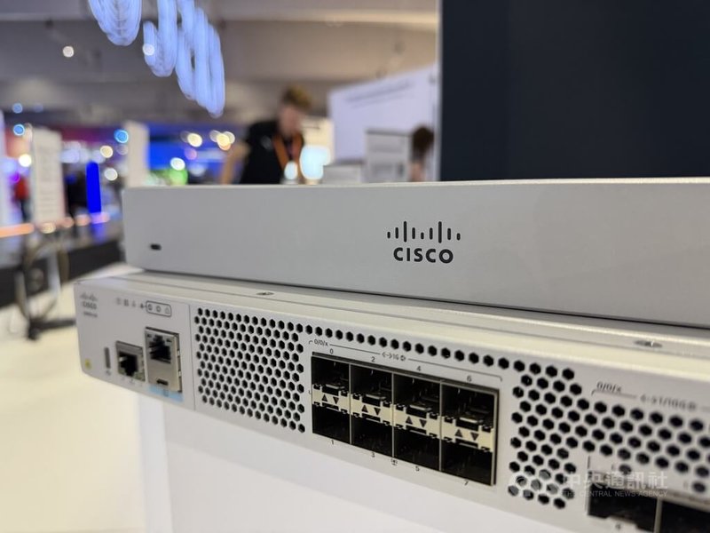 網路通訊巨擘思科(Cisco)在Cisco Live亞太區年度大會上,展示路由器和交換器等智慧型網路解決方案。中央社記者吳家豪攝 114年11月15日