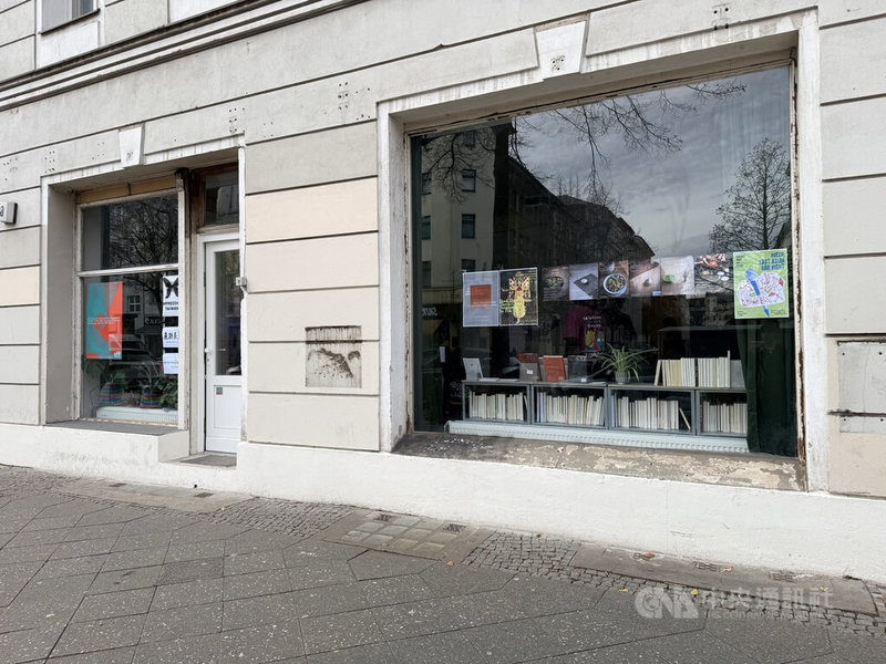 柏林物價與房租連年攀升，對藝文工作者來說更是不小負擔。印象台灣、鹿野茶坊、Encounter書店以合租方式，在柏林創造聚焦於台灣與東亞/東南亞的文化空間。圖為空間外觀。中央社記者林尚縈柏林攝　114年11月15日