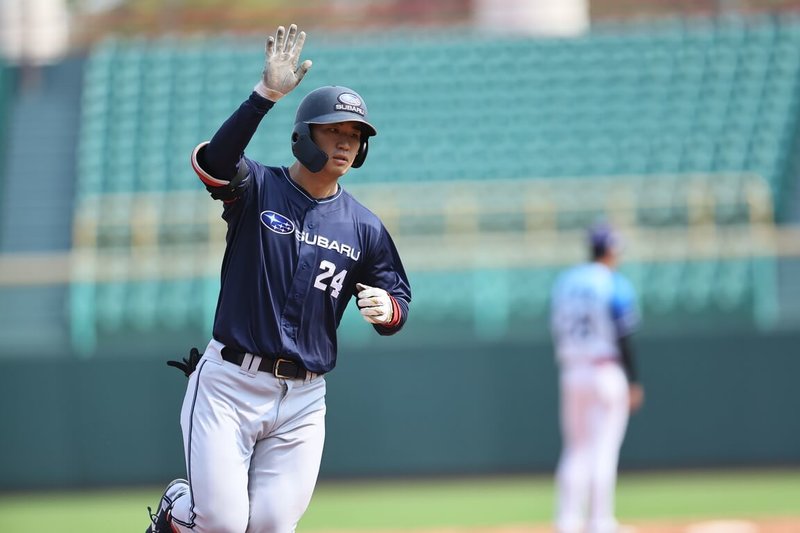 2025亞洲冬季棒球聯盟15日在高雄澄清湖球場開打，日本社會人隊野手外山優希（圖）3局上轟出滿貫砲，率隊終場以5比1擊敗台灣海洋隊。（中華職棒提供）中央社記者謝靜雯傳真　114年11月15日