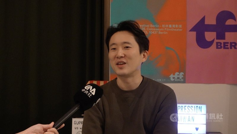 在柏林已舉辦台灣影展近10年的印象台灣（Impression Taiwan）負責人吳浩平接受中央社訪問，分享台港青年共同合租空間的理念與挑戰。中央社記者林尚縈柏林攝　114年11月15日
