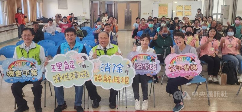 澎湖「天使有約活力歡唱比賽」,共區分有個人和合唱2組,共計有近30名身障者報名參賽,現場還安排社福宣導及自由點歌,讓身障民眾在輕同鬆氛圍中,彼此認識、分享喜悅。中央社 114年11月15日