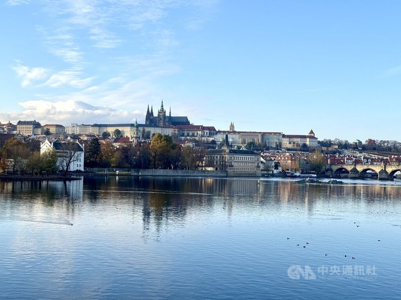 多部國際影視作品選擇在布拉格取景，從經典的「吸血鬼：諾斯費拉圖」與「銀翼殺手2099」，再到「惡靈古堡」，布拉格獨特的歷史氛圍、詭譎氣息，使其成全球恐怖電影熱門取景地。中央社記者劉郁葶布拉格攝　114年11月16日