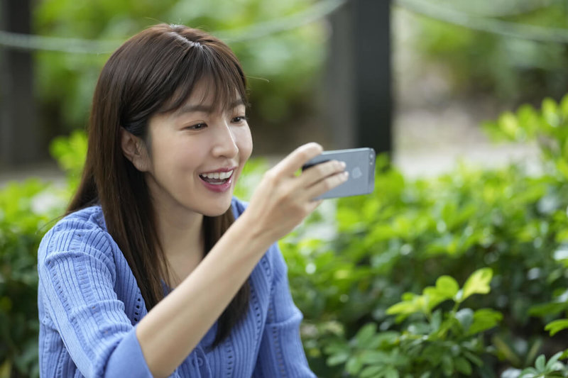 演員楊謹華（圖）笑稱曾趁父母親睡著偷跑出去玩，在學生時期因為貪玩而隱瞞父母，「聯考前跟家長說去圖書館念書，但其實是一大早跑去西門町溜冰場門口等開門！」（Hami Video提供）中央社記者洪素津傳真　114年11月16日