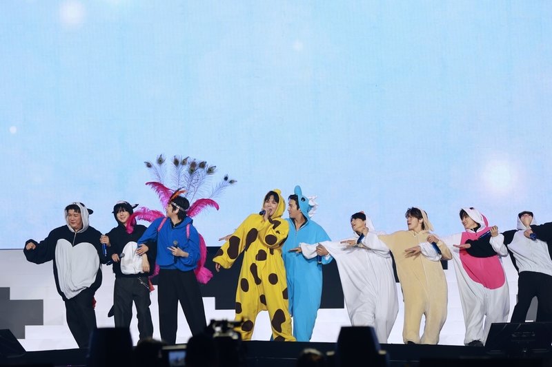 超人氣韓團Super Junior(圖)16日晚間在台北大巨蛋舉辦第3場SUPER SHOW 10演唱會,全員一度換上動物裝開唱,可愛造型令粉絲相當驚喜。(讀者提供)中央社記者洪素津傳真 114年11月16日