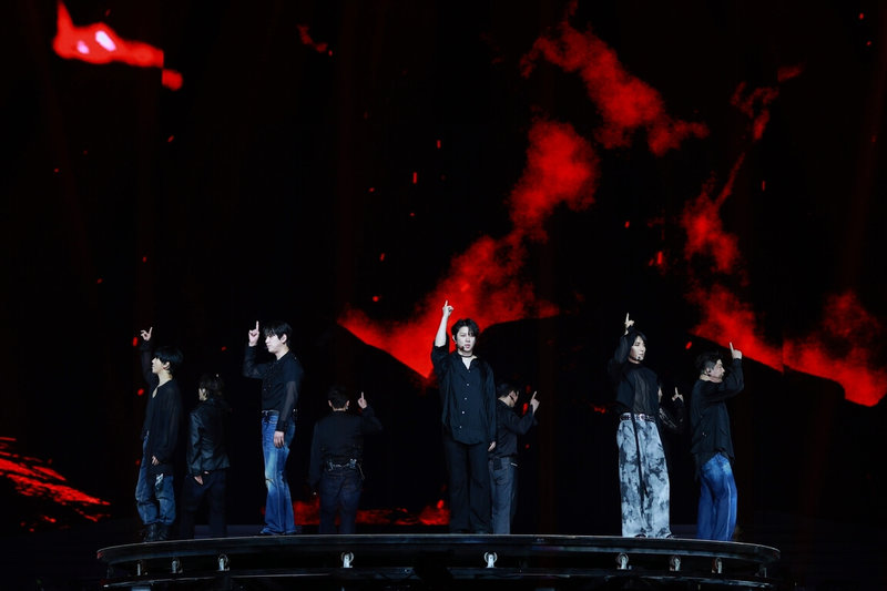 韓團Super Junior(圖)16日晚間在台北大巨蛋舉辦此次訪台的最後一場演唱會,成員們都抱持著會倒在台上的覺悟盡力演出,更驚喜預告會有新專輯推出。(讀者提供)中央社記者洪素津傳真 114年11月16日