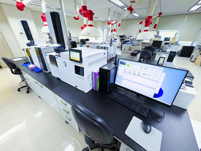 消防署17日表示，火災證物鑑定實驗室11月順利通過美國CTS辦理的2025年國際實驗室能力試驗，全球多個知名火災鑑定與調查單位皆參與此項測試，藉由公正第三方量化技術能力與品質表現，協助實驗室自我檢核、驗證鑑定能力並提升公信力。（消防署提供）中央社記者黃麗芸傳真　114年11月17日