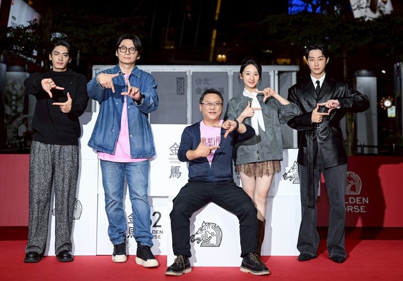 電影「那張照片裡的我們」演員宋柏緯（左起）、導演鄭乃方、湯昇榮、演員李沐、韓星振永17日出席金馬影展活動，並分享拍攝趣事。（金馬執委會提供）中央社記者王心妤傳真　114年11月17日