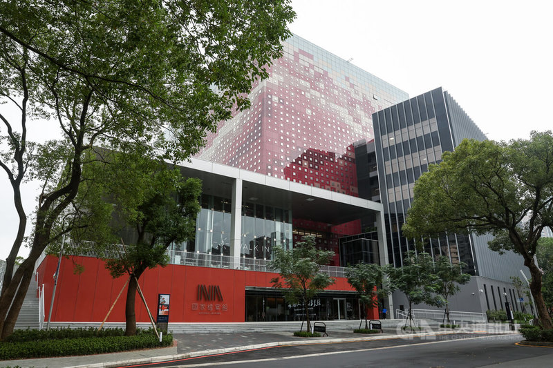 台灣首座國家檔案館座落於新北市林口區,1至3樓為開放空間,4至9樓則有國家檔案保存維護中心、電子檔案技術服務室及國家檔案庫房等專業技術研發場域。圖為國家檔案館外觀。中央社記者吳家昇攝 114年11月17日