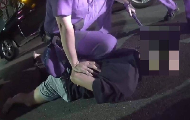 台中市西屯區寶慶街17日凌晨發生飆車族噪音擾人，附近住戶制止卻遭毆傷案；警方據報出動警力逮捕5人，下午再拘捕在逃3人，依法偵辦。（民眾提供）中央社記者郝雪卿傳真　114年11月17日