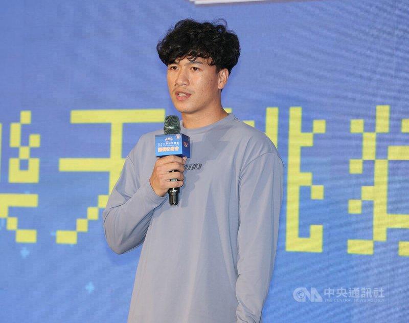 114學年度大專棒球聯賽（UBL）邁入第30屆，本屆公開一級賽事將於25日開打，中華職棒樂天桃猿野手林立（圖）17日應邀出席開賽記者會分享經驗，也鼓勵現場學弟們勇於面對挫折與挑戰。中央社記者謝佳璋攝　114年11月17日