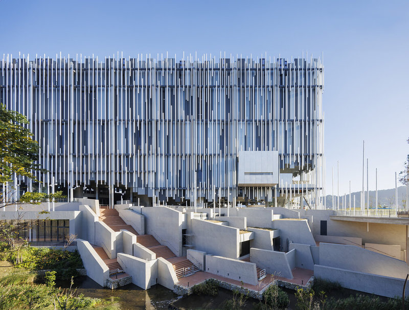 2025台灣建築獎18日頒獎，由建築師姚仁喜及大元建築工場規劃設計的「新北市美術館」榮獲首獎。評審團認為，其外牆系統、結構技術與可視化的工法皆達到高度工藝水準。（姚仁喜｜大元建築工場&Iwan Baan提供）中央社記者邱祖胤傳真　114年11月18日