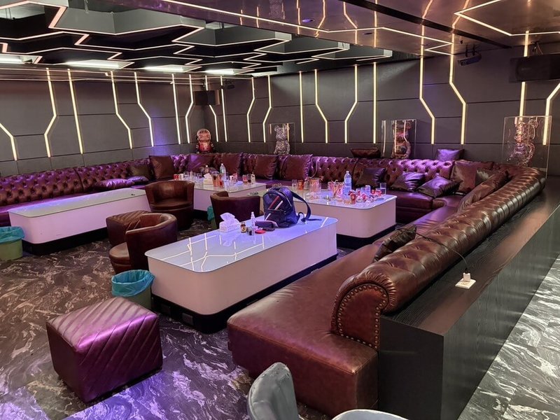 中檢破獲九州博弈集團涉洗錢後，綽號「鴨哥」劉姓男子113年6月起在高雄架設洗錢水房，1年多來洗錢近54億元，粗估入帳4221萬。檢警查出劉男曾買下商辦用作私人招待所。（讀者提供）中央社記者洪學廣傳真　114年11月18日