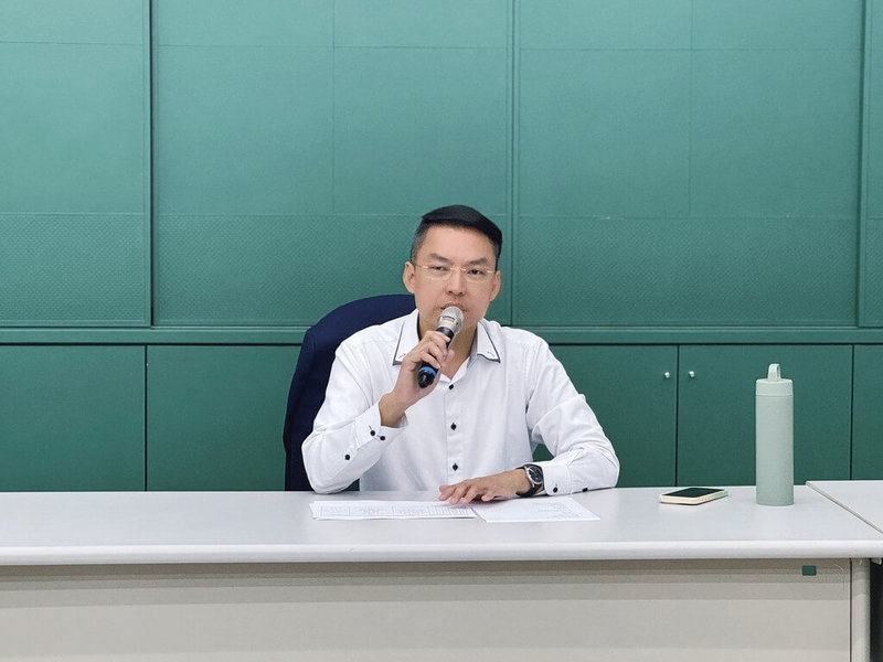 民進黨高雄市黨部18日召開執評委會議，討論2026年高雄市議員選舉提名席次。多數選區意見較為一致，已完成提名席次確認。民進黨高市黨部主委黃文益（圖）表示，希望能儘早完成整體布局。（民進黨高雄市黨部提供）中央社記者蔡孟妤傳真　114年11月18日