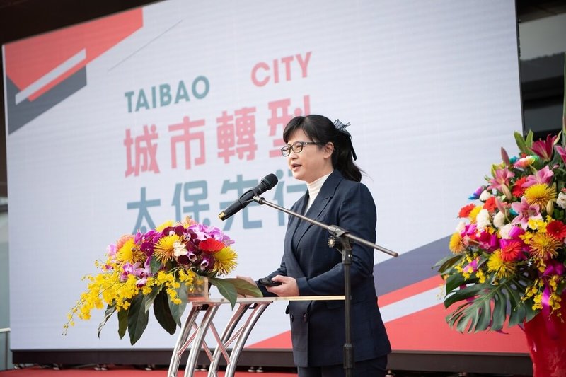 嘉義縣太保市擬發放災後振興金，市代會開議時未達成共識，會後協商也破裂，代表會主席葉俊男為此爆粗口，引起市長鄭淑分（圖）不滿，18日至警察局作筆錄告葉俊男公然侮辱。（太保市公所提供）中央社記者蔡智明傳真　　114年11月18日