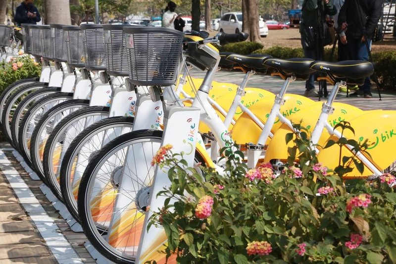 台南市政府推動YouBike 2.0公共自行車建置，如今完成632站，市府表示，將持續蒐集民意，評估溪北地區和山區增設站點，加速推動第2期建置計畫，擴大服務量能。（台南市政府提供）中央社記者張榮祥台南傳真　114年11月18日