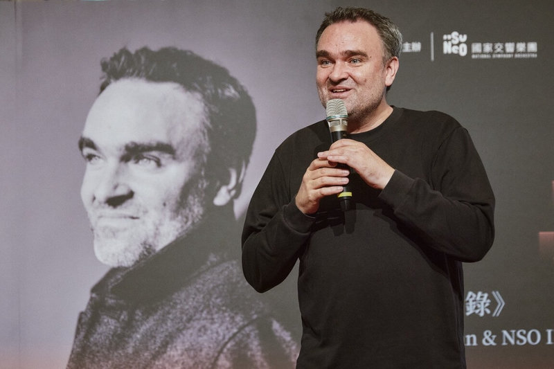 客家委員會與NSO國家交響樂團攜手推動「以樂會客」音樂委託創作計畫；今年「以樂會客2.0」邀請集作曲家、演奏家與指揮家於一身的德國音樂家約格．魏德曼（Jörg Widmann）（圖）參與指導。（NSO提供）  中央社記者趙靜瑜傳真　114年11月18日